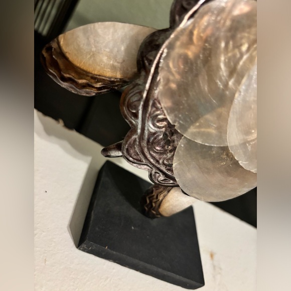 Stunning Sea Turtle Capiz shells Sculpture with strong intricate metal designs - Picture 4 of 6